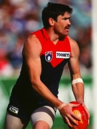 Wight in action for the Melbourne Demons in 1995.