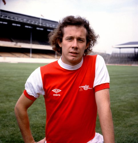 soccer-football-league-division-one-arsenal-photocall-483x500.jpg